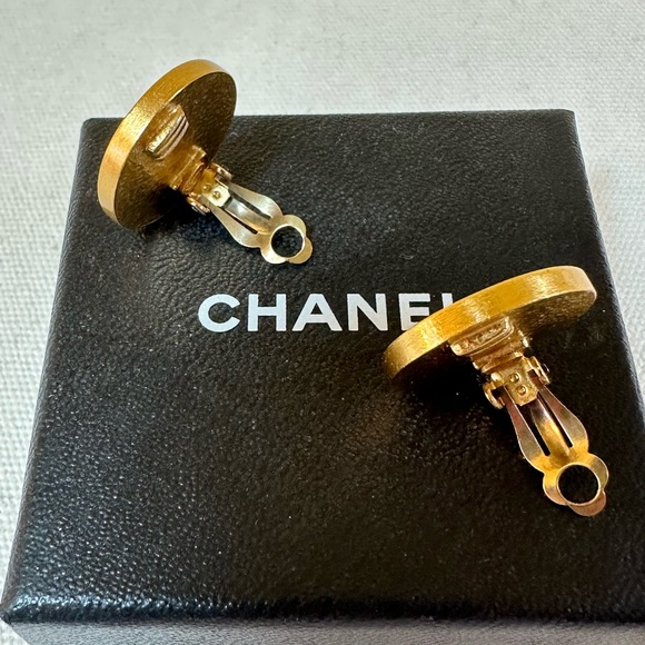 CHANEL Gold and Enamel Earrings w/ COA clip on, CHANEL Box, unbranded chain - Picture 6 of 13